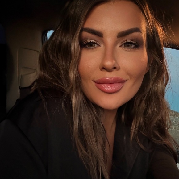 Meet your Posher, Ash - Picture 2 of 2